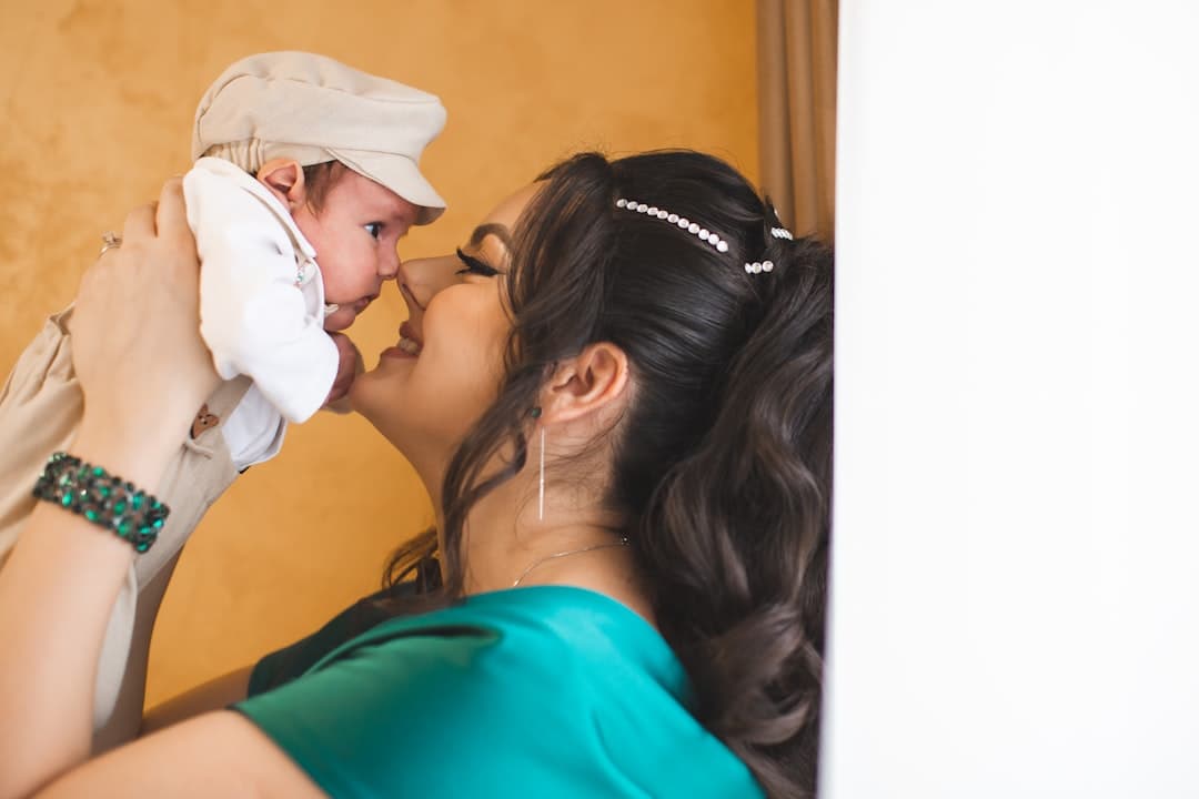 Baby's First Words: Signs and How to Encourage Speech